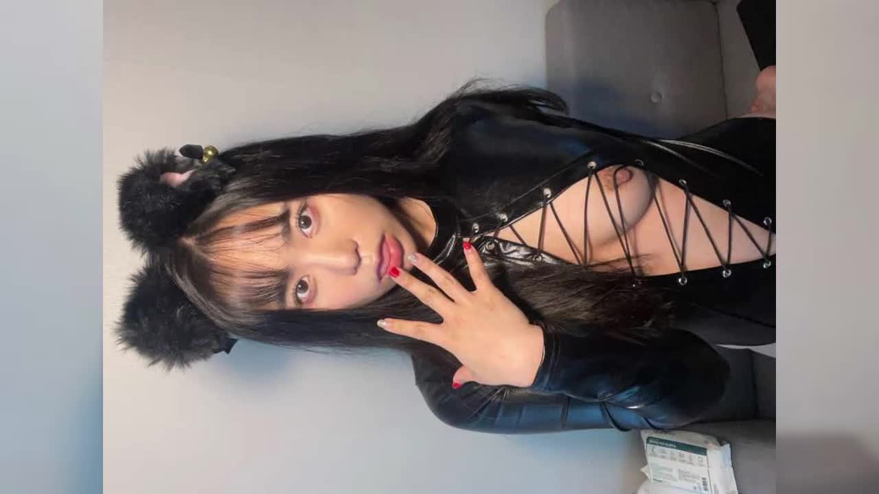 【反差婊档案】韩国妹子 挺真实的 玩的也很花.mp4