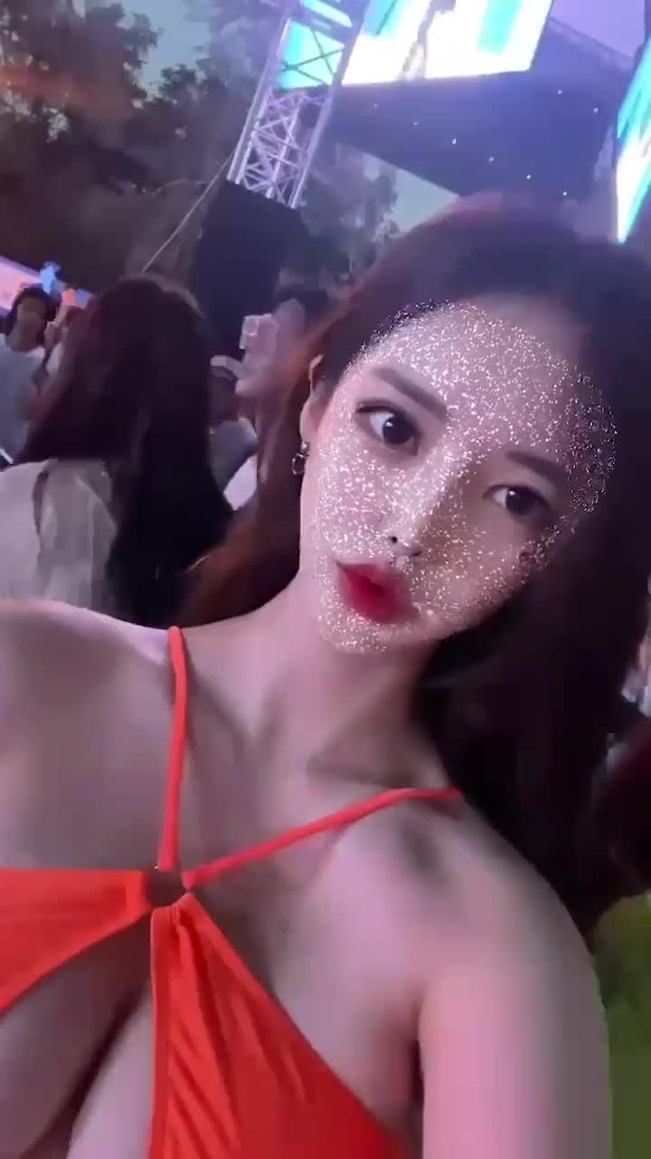 韩国高颜网红美女不雅自拍泄密.mp4