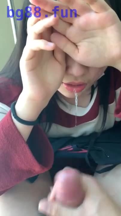 gc2048_com_【精品泄密】学校楼道内小美女口交狂吐白沫 1.mp4