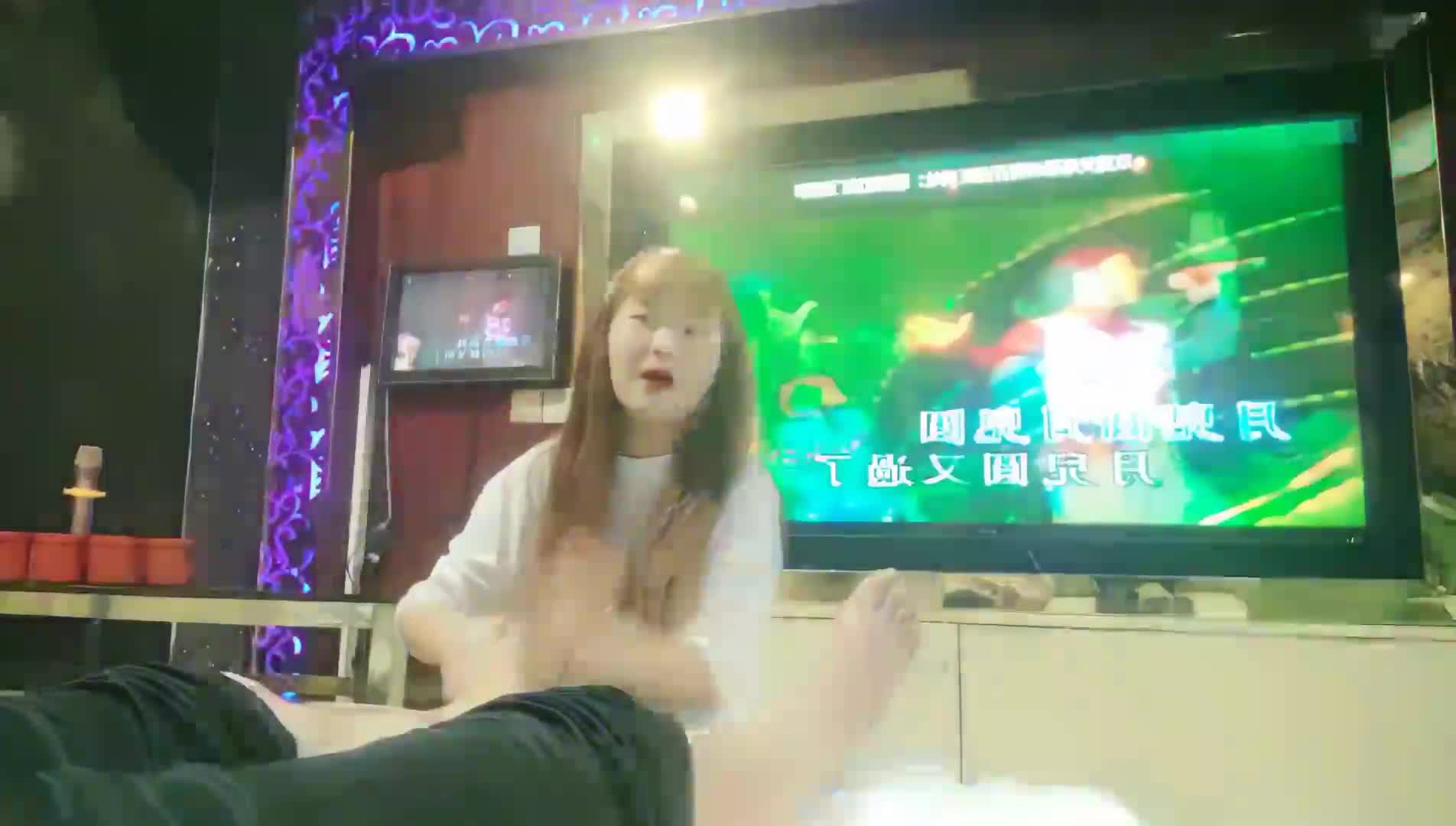 【伟哥足浴探花】重金诱惑白嫩小少妇下班后相约开房，有点儿泡良的意思，总是想偷偷拔套.mp4