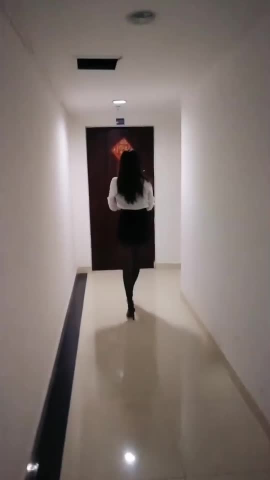 美女说插得太深了快到我子宫了.mp4