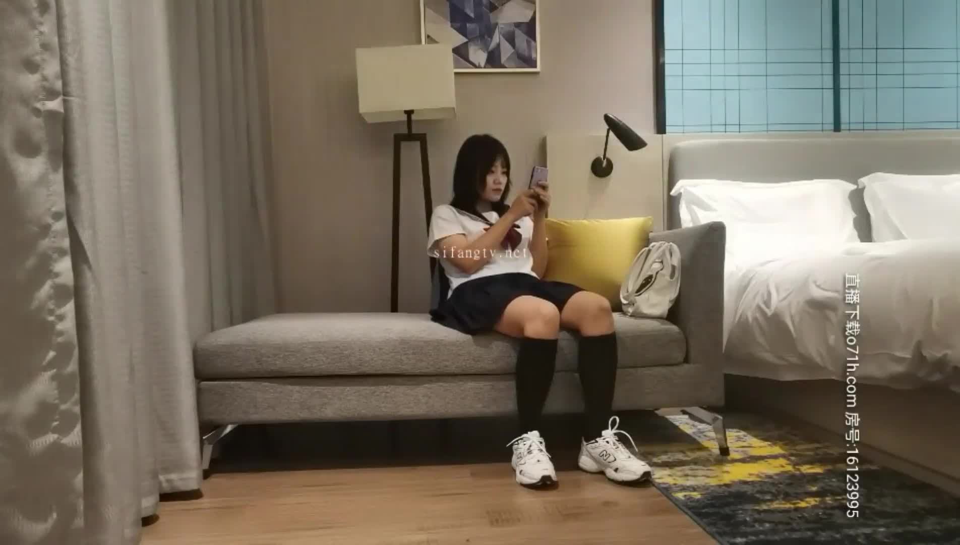 【太子探花】日式酒店约炮学生制服的卖淫女玩制服诱惑激情啪啪.mp4