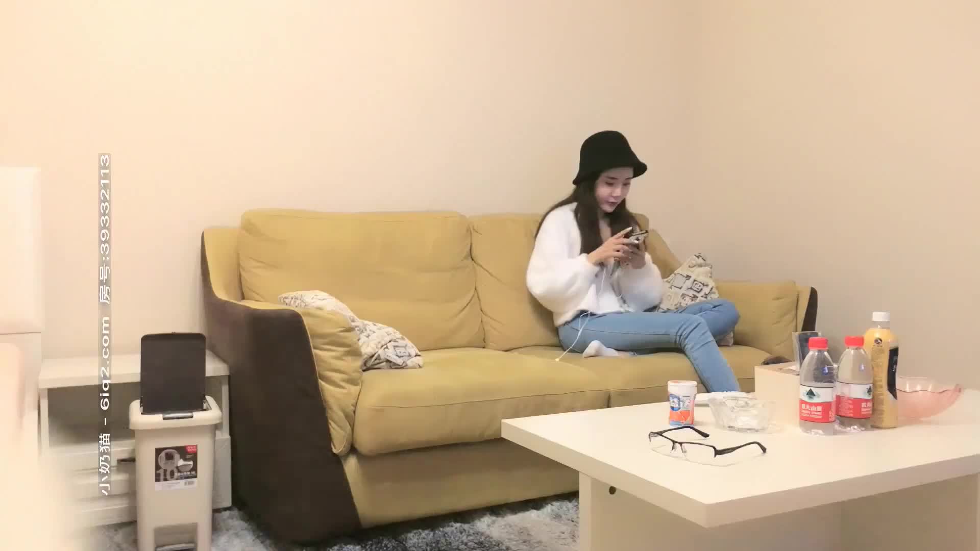 【金三角探花】金三角猎艳约了个黑帽长相甜美妹子啪啪，特写口交近距离拍摄抽插侧入猛操.mp4