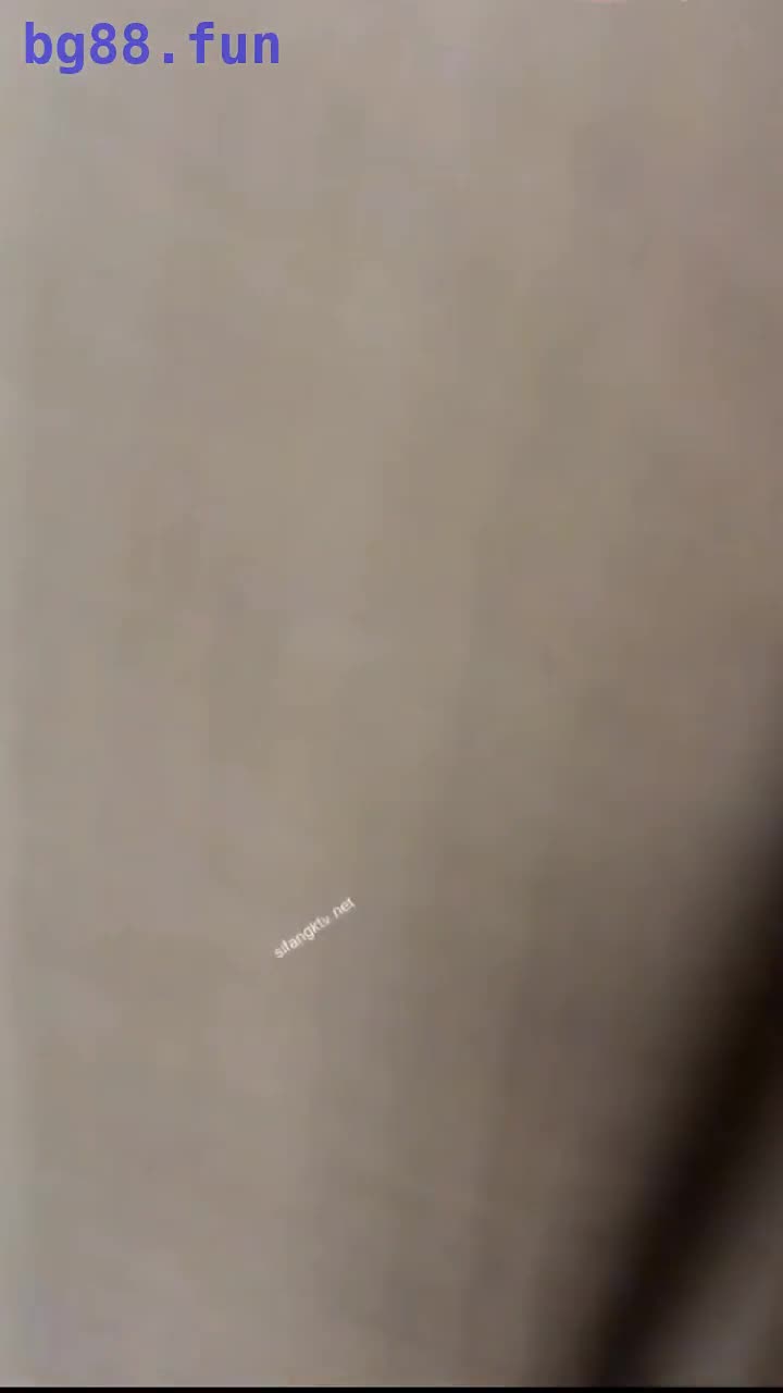 7最新贵州一中情侣事件_女友把闺蜜灌醉给男友操～交友不慎的下场。闺蜜都被干出血了.mp4