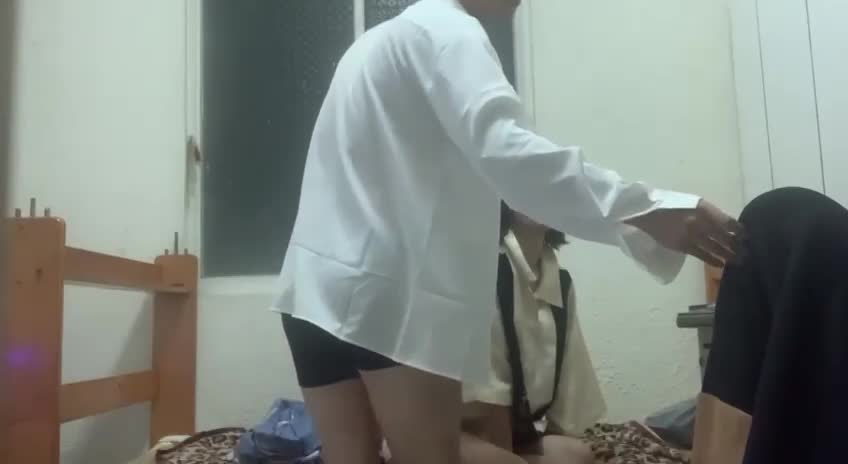 泄密反差偷拍学生萝莉女高中生被社会黄毛男套路被拍视频还被pua给自己的兄弟肏_2.mp4
