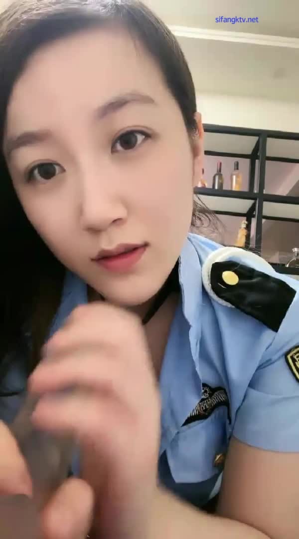 颜值性感反差御姐茜茜一对一_女J制服诱惑_假鸡吧插逼自慰.mp4