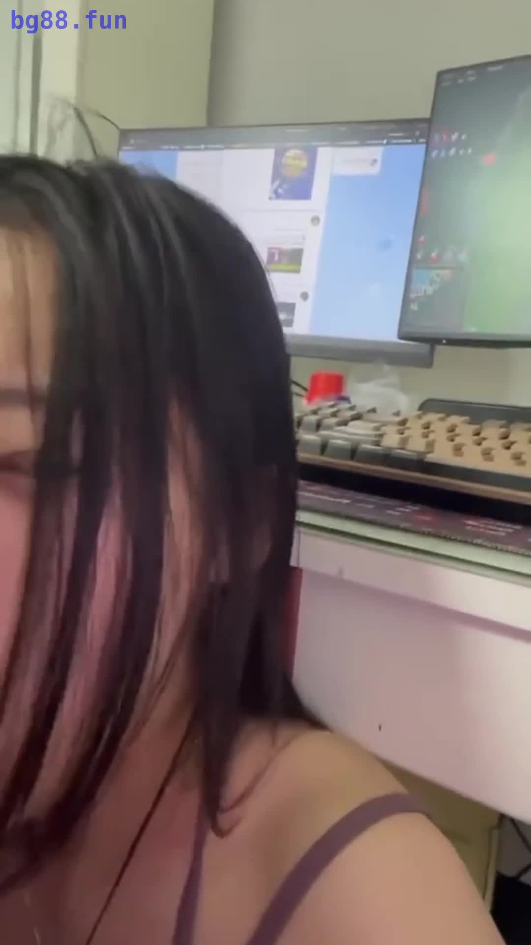 成为我桌下的精池肉奴.mp4
