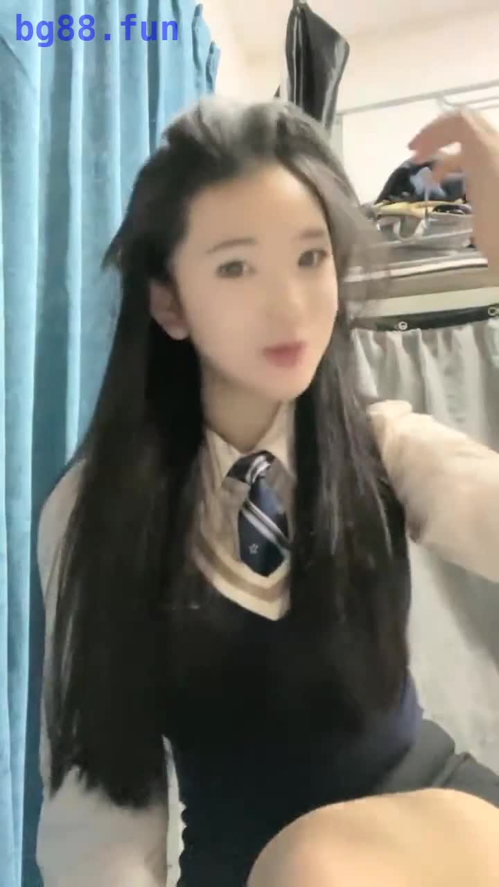这个可以，看起来很清纯，聊天很会撩，如果我有钱的话，我也会给她打赏。_#主播_#直播_#巨乳_#大秀.mp4