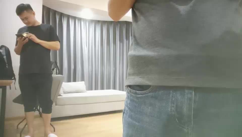 【换妻极品探花】周末约小夫妻交换，穿上情趣装玩成人游戏，69姿势舔逼口交，一起操逼超淫乱.mp4