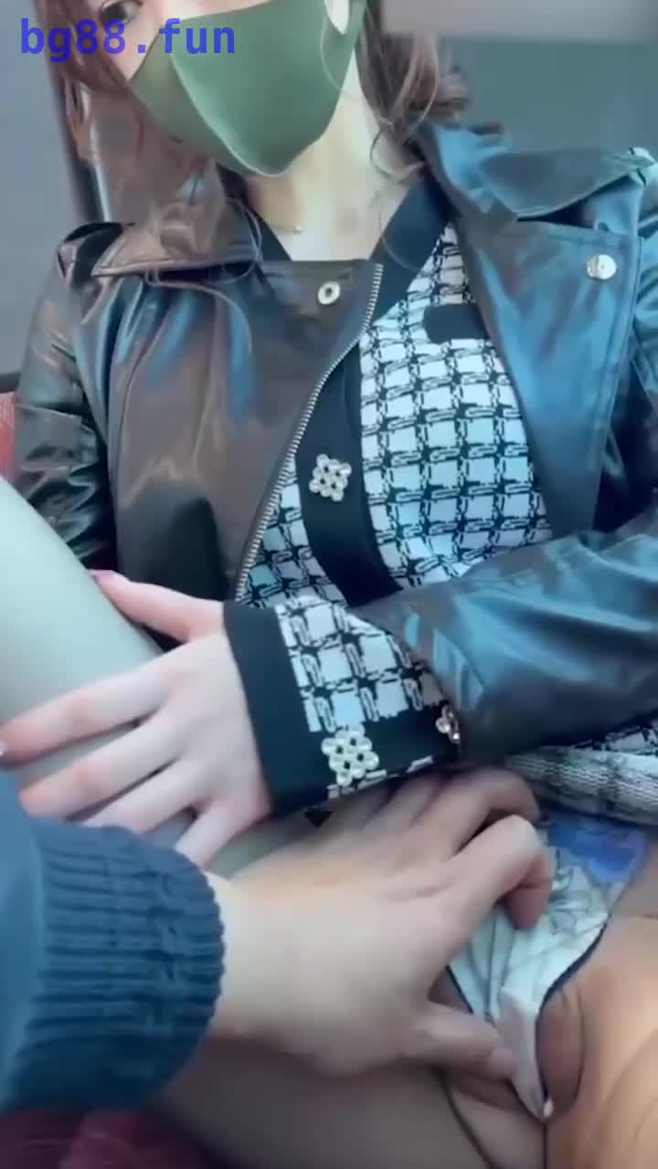 8【调教母狗】别人的老婆就是好玩_公交上就开始摸骚逼_真刺激_你老公知道吗你这么骚_到酒店直接趴在地上发浪.mp4