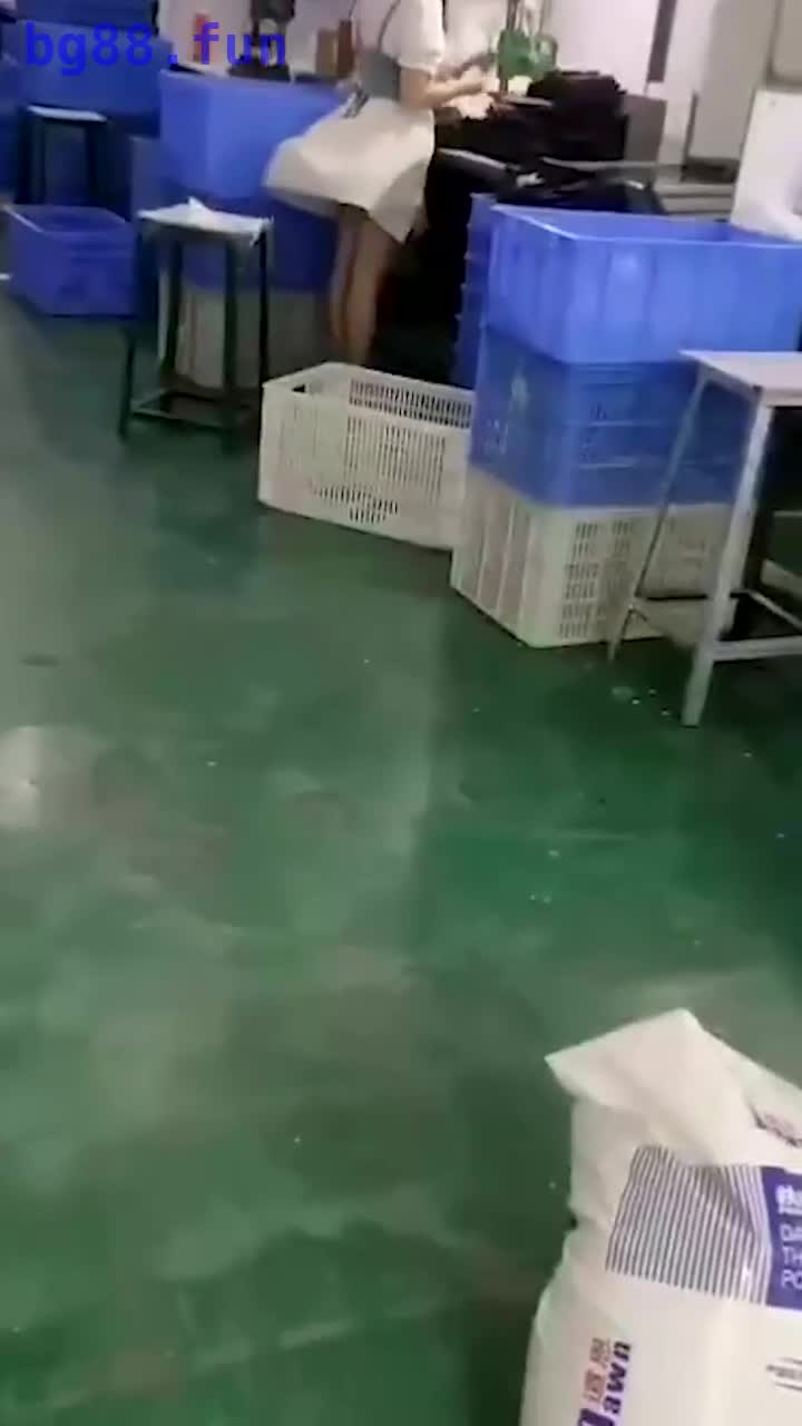 6【豪乳厂妹】盘点那些豪乳厂妹_在员工宿舍就骚起来了.mp4