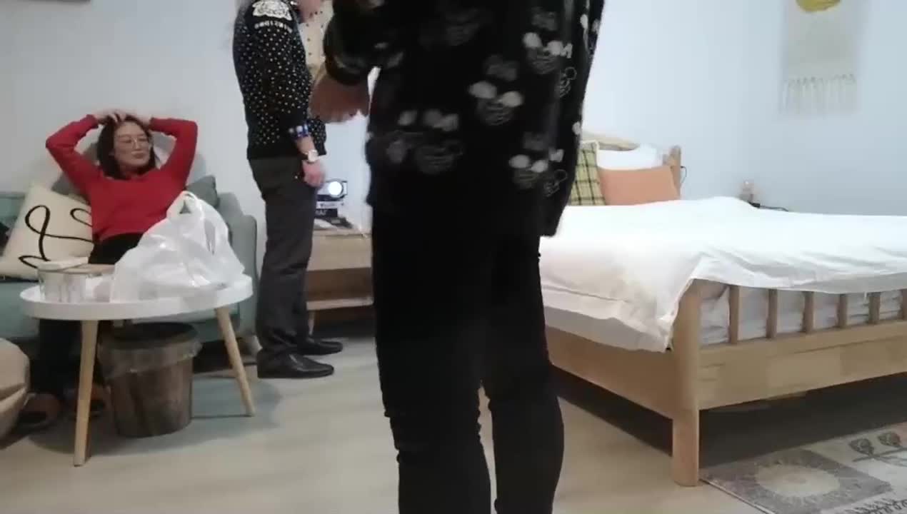 绿帽换妻淫乱4p大战草兄弟老婆1：12：21.mp4