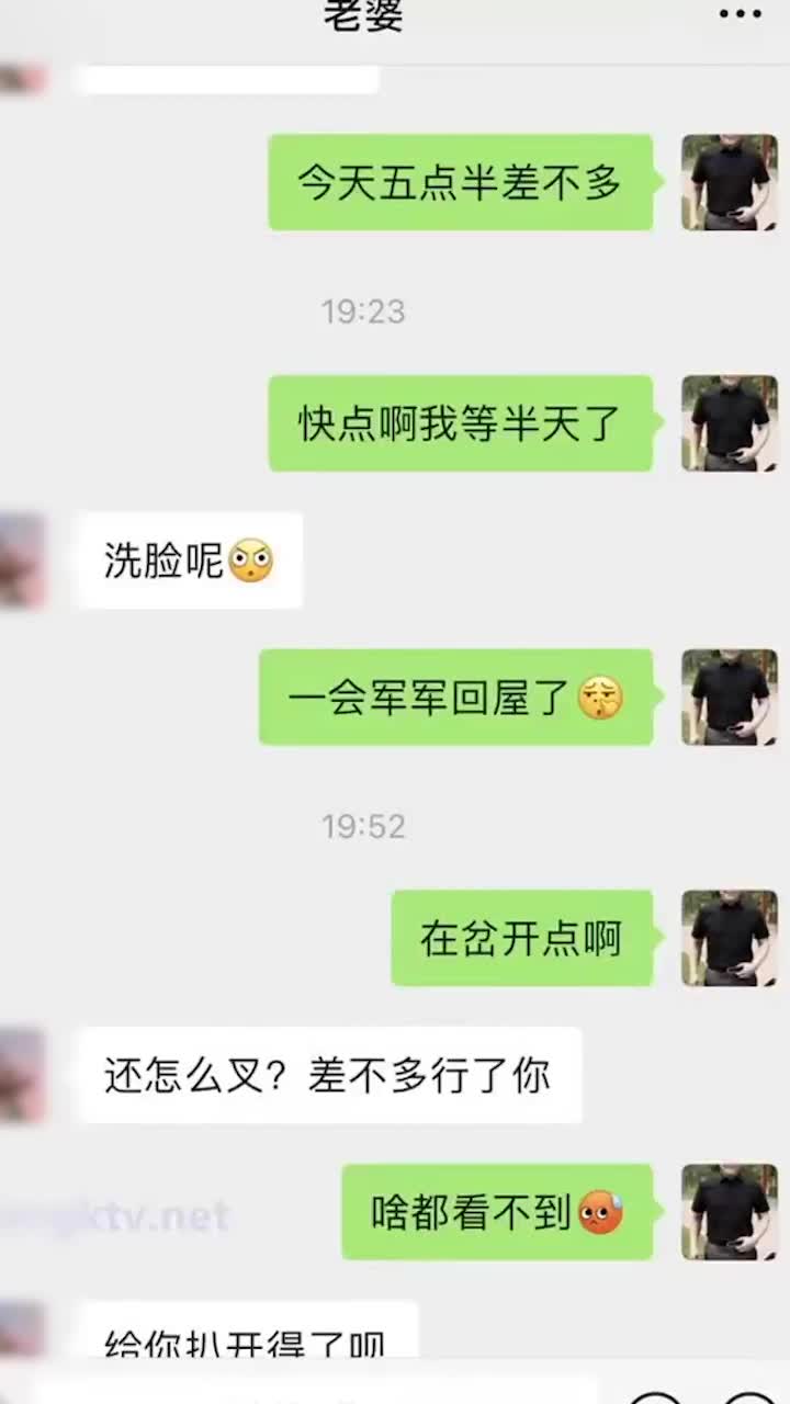 【年度最刺激】变态老公求老婆在儿子面前露逼_故意把儿子房门打开_在客厅操老婆故意给儿子听_绿帽癖玩到自己儿子头上了？.mp4