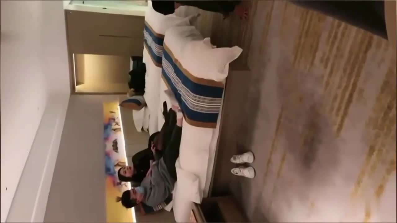 【绿帽剧情女主带情人调教绿帽老公】把老公不当人虐待0：44：53.mp4