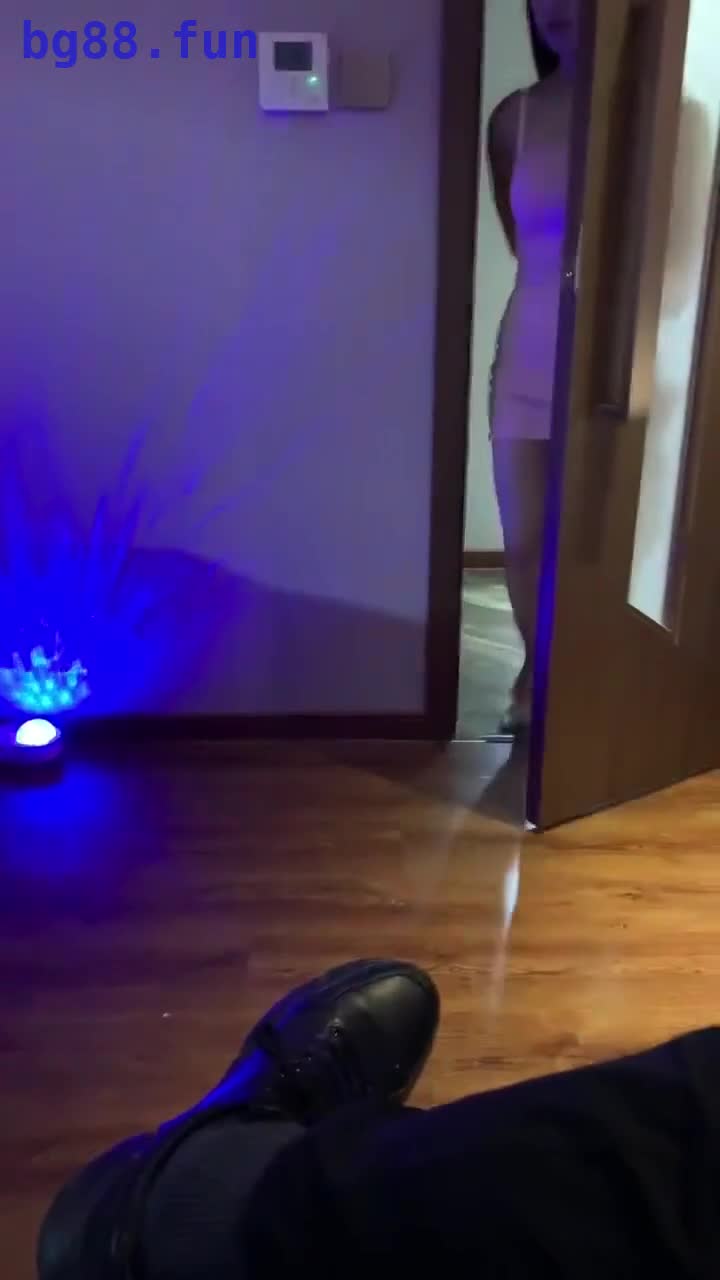 2点了一个极品大奶技师，帮我打飞机自己的逼逼都湿了.mp4