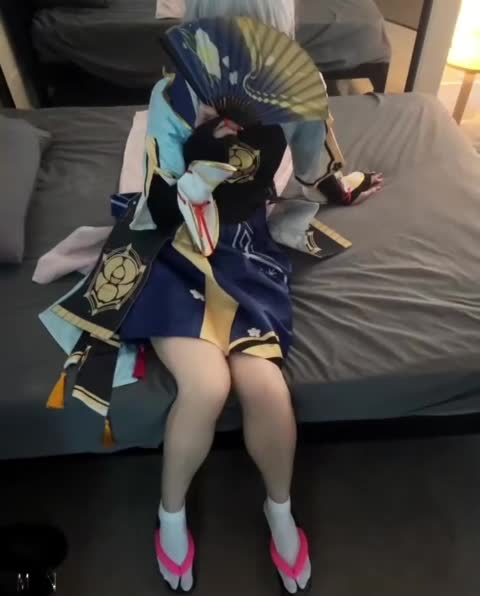 牛逼大神最新约啪足交COSER三部曲凌华+雷神巴尔+草神，操动漫女神 .mp4