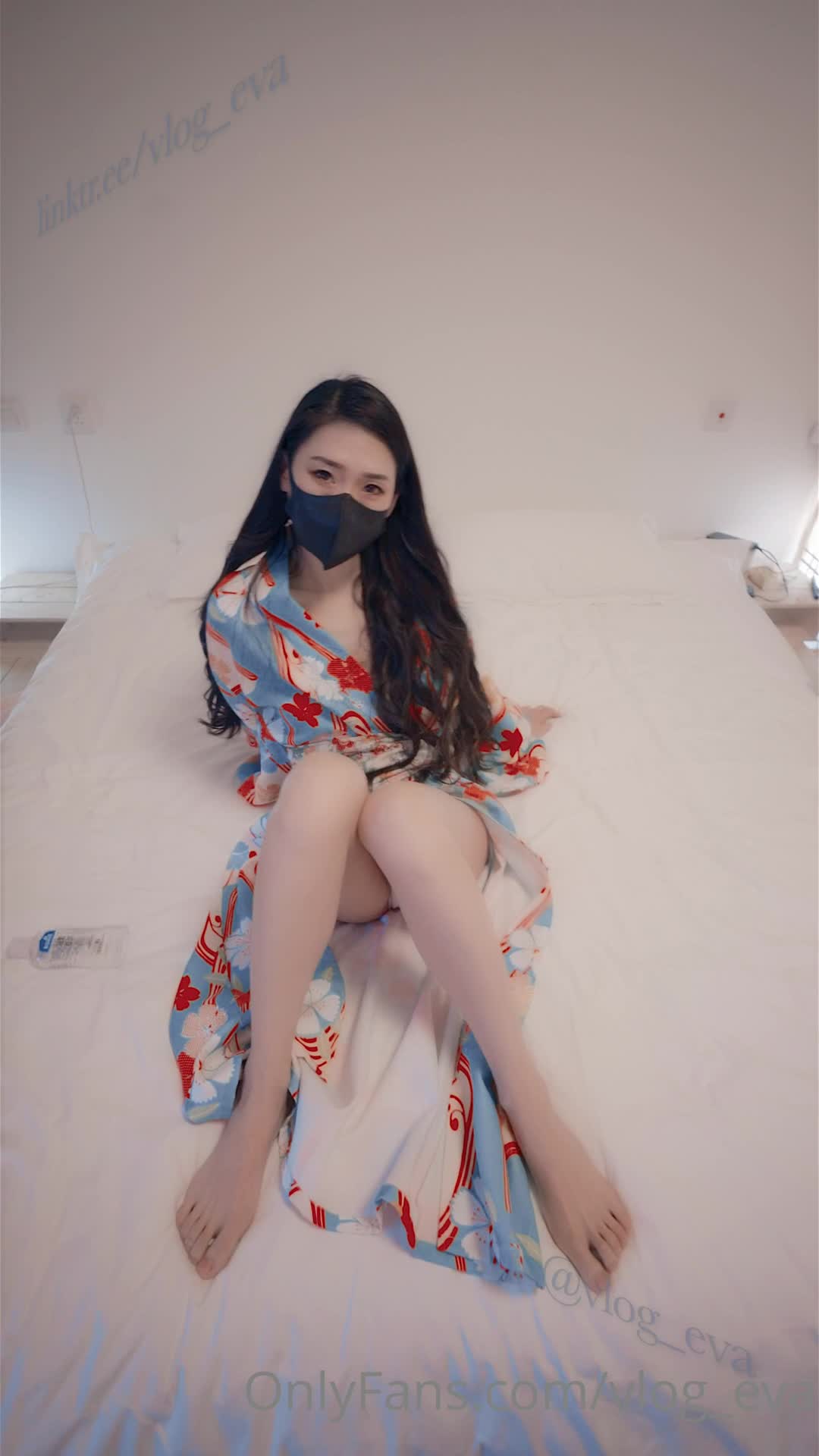 TG@ssck666 伊娃 穿着睡袍勾引小鲜肉.mp4