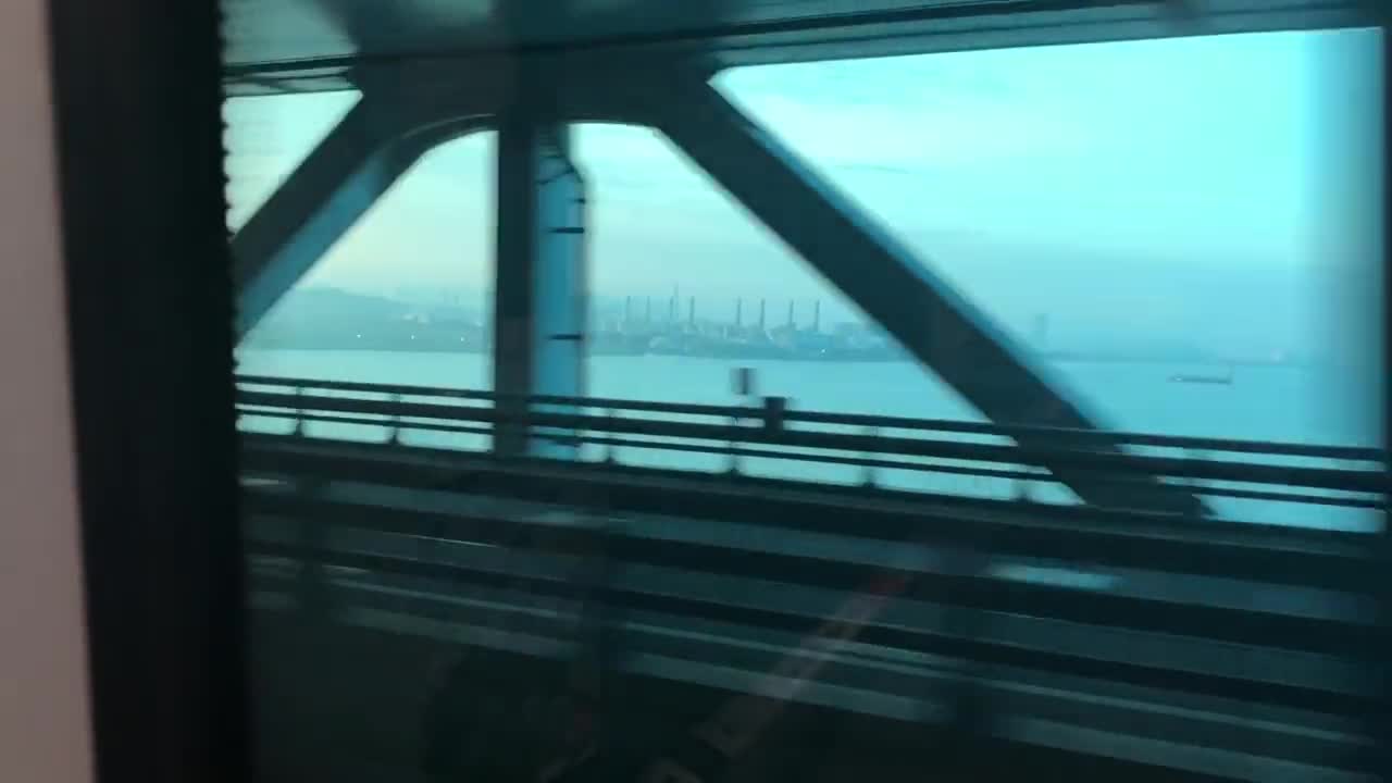 坐高铁千里送逼让黑人大鸡巴操个够.mp4