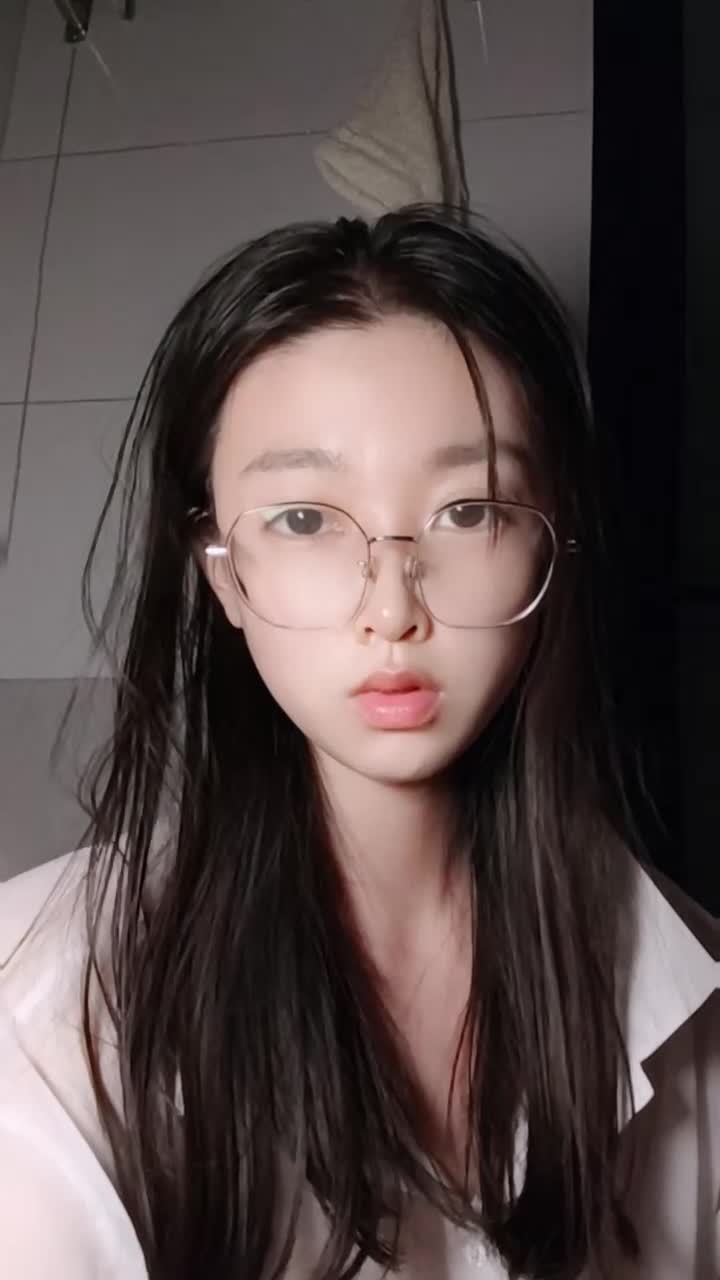 半糖主播【小沫呀】19岁邻家少女萝莉!沐浴跳蛋道具爽到爆浆_裸聊直播.mp4