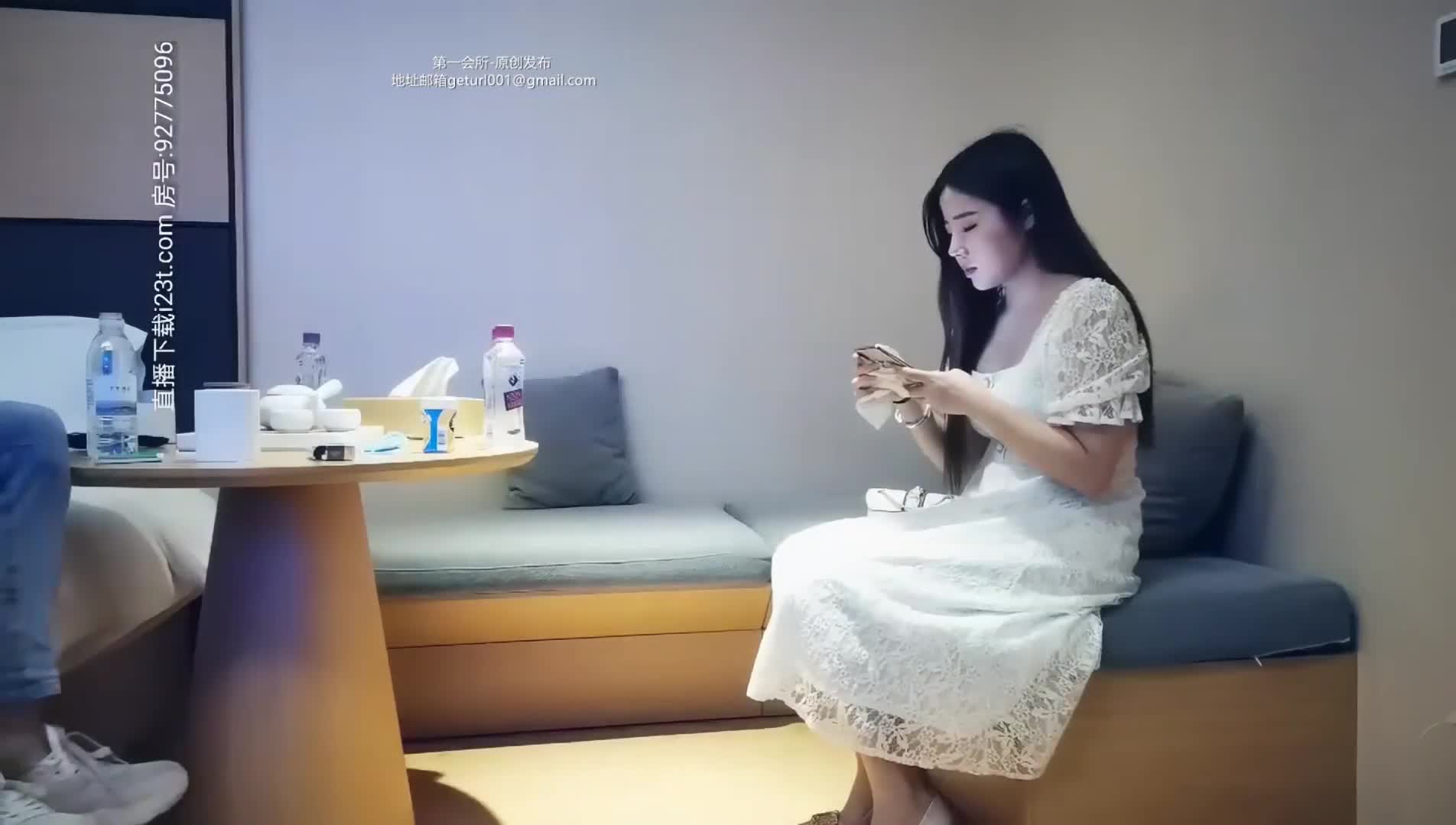 【9总全国探花】约漂亮兼职白领妹子，文静腼腆温柔娇羞，很是诱惑喜欢不要错过.mp4