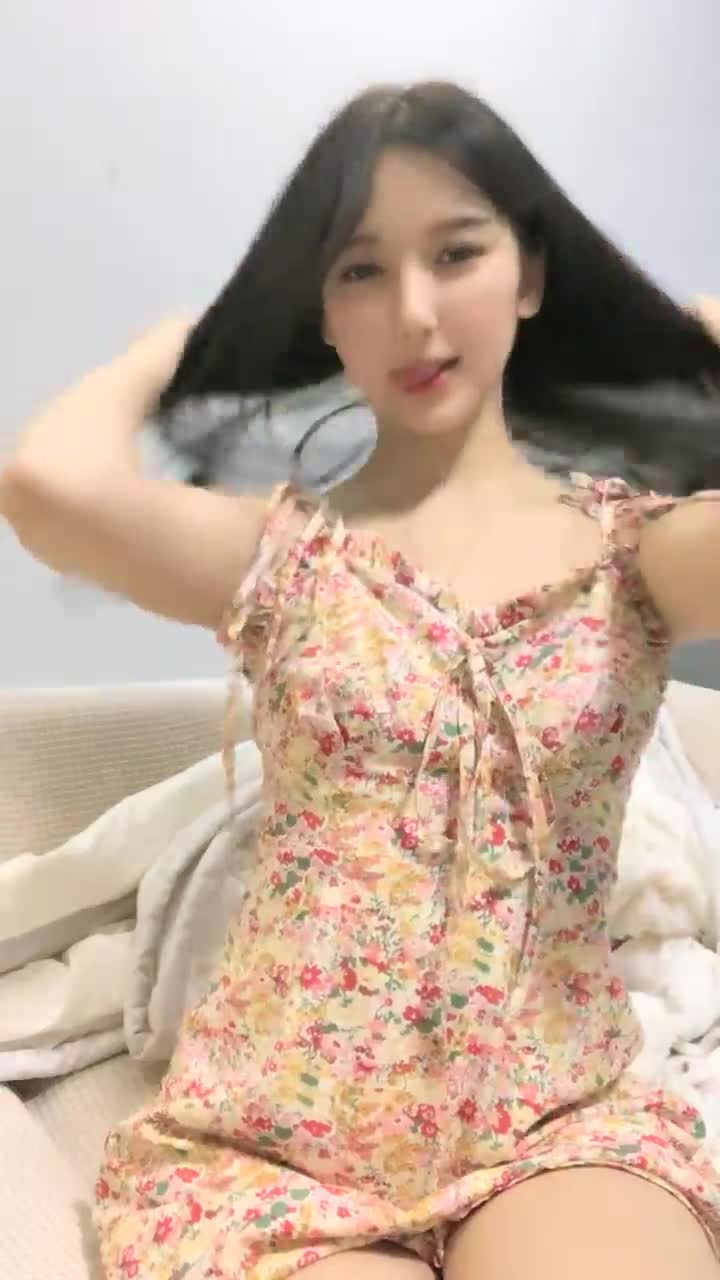 更多视频Telegram搜索@cn2048 (2).mp4
