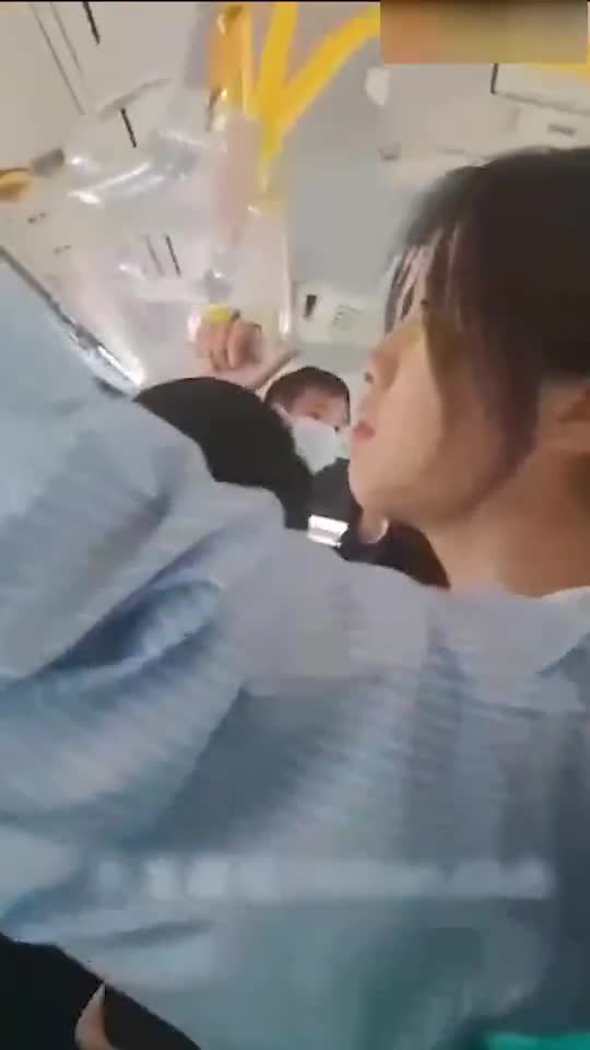 【顶臀强摸】地铁强顶强摸大神.mp4