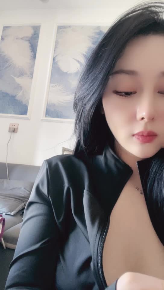 更多福利电报搜@HTHUB.mp4