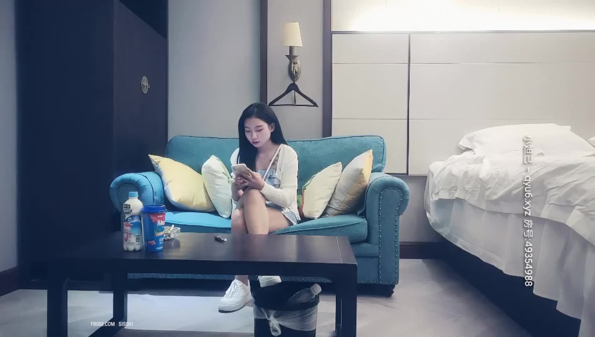 【探花精选】外表看着文静淡雅小姐姐，翘臀上居然纹着用力两个大字，果然极品尤物.mp4