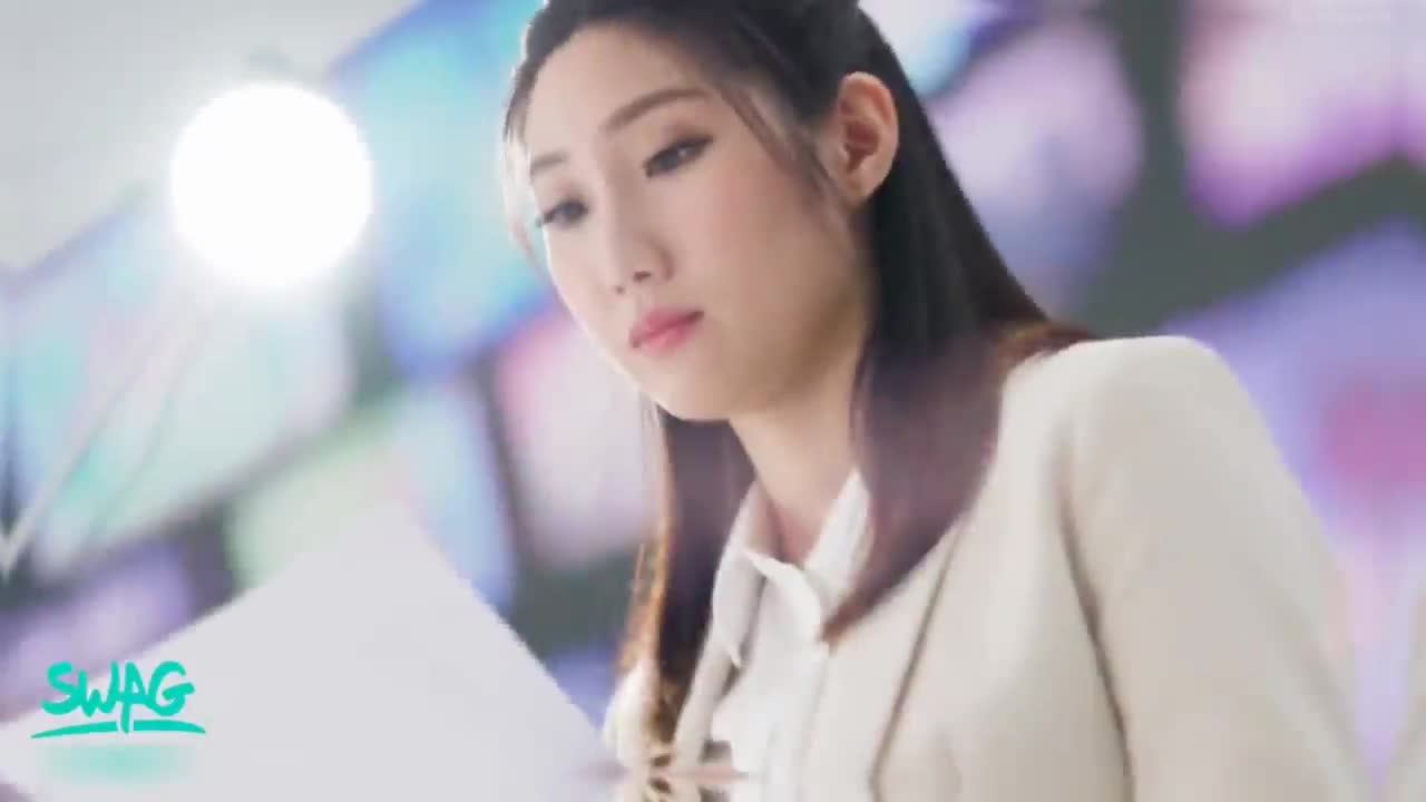 台湾SWAG_新闻主播直播被干_激情后入爆干巨乳肥臀OL播音主持人.mp4