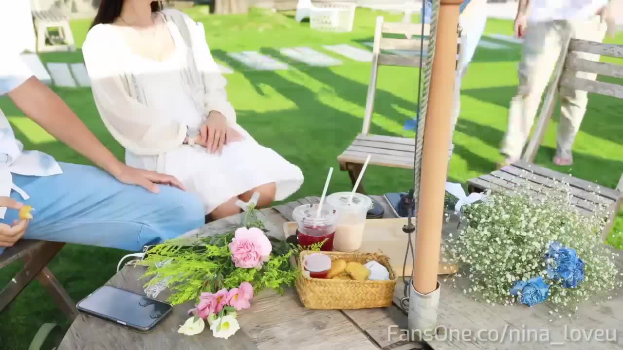 推特网红台湾高颜值反差女神【倪娜_小兔子】情侣交换私拍福利_两对情侣线下面基交流性爱趣事_交换伴侣激情啪啪.mp4