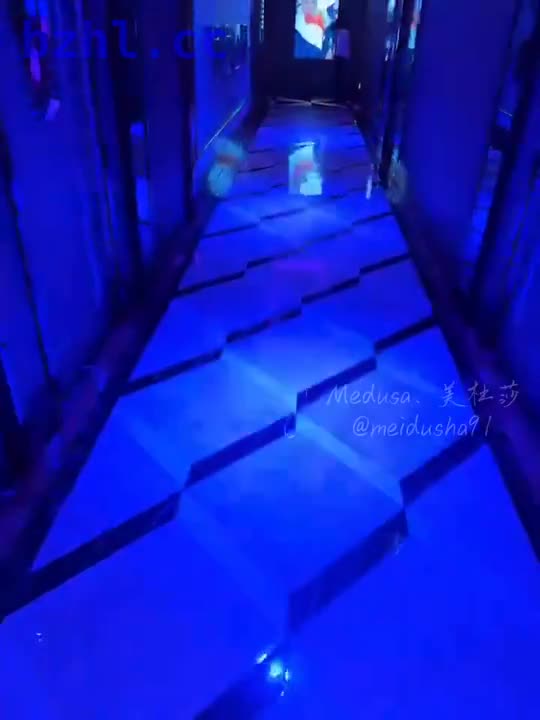 极品丰臀淫妻美杜莎，绿帽来到KTV，最后被两男带到洗手间里抱着大屁股轮流内射.mp4