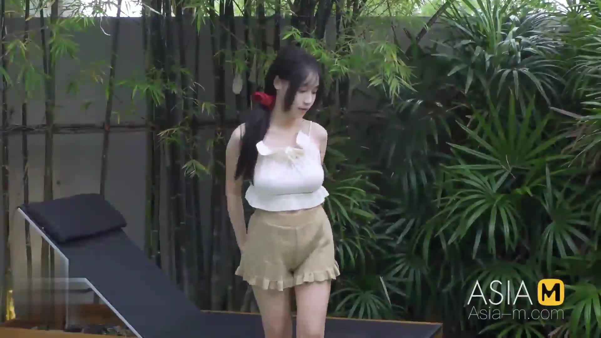 推特微博网红大波肥臀反差御姐【苏畅】我是苏畅_我回来了》海滩露出玩弄雪白巨乳.mp4