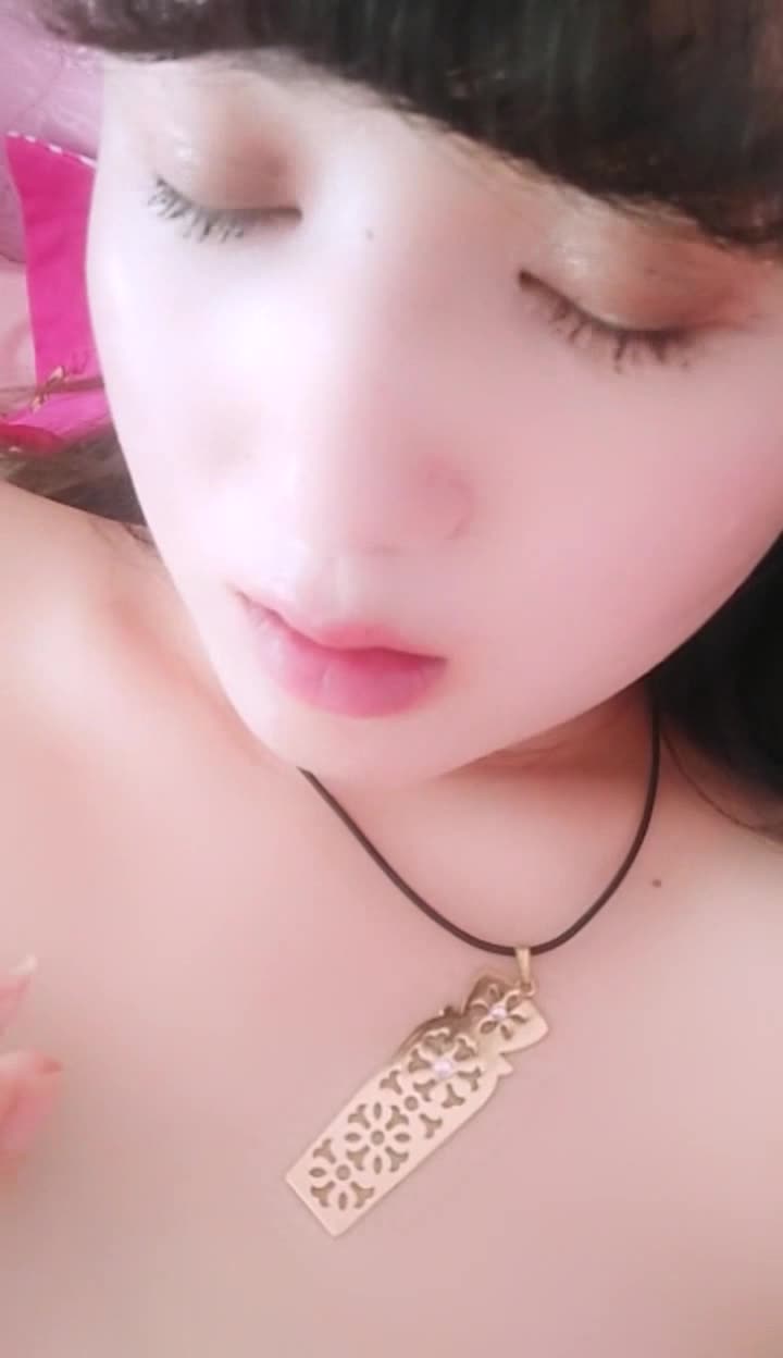 婴儿肥漂亮大眼睛美女奶子白又大约炮友爱爱没来只好用胡萝卜自己搞清晰对白.mp4