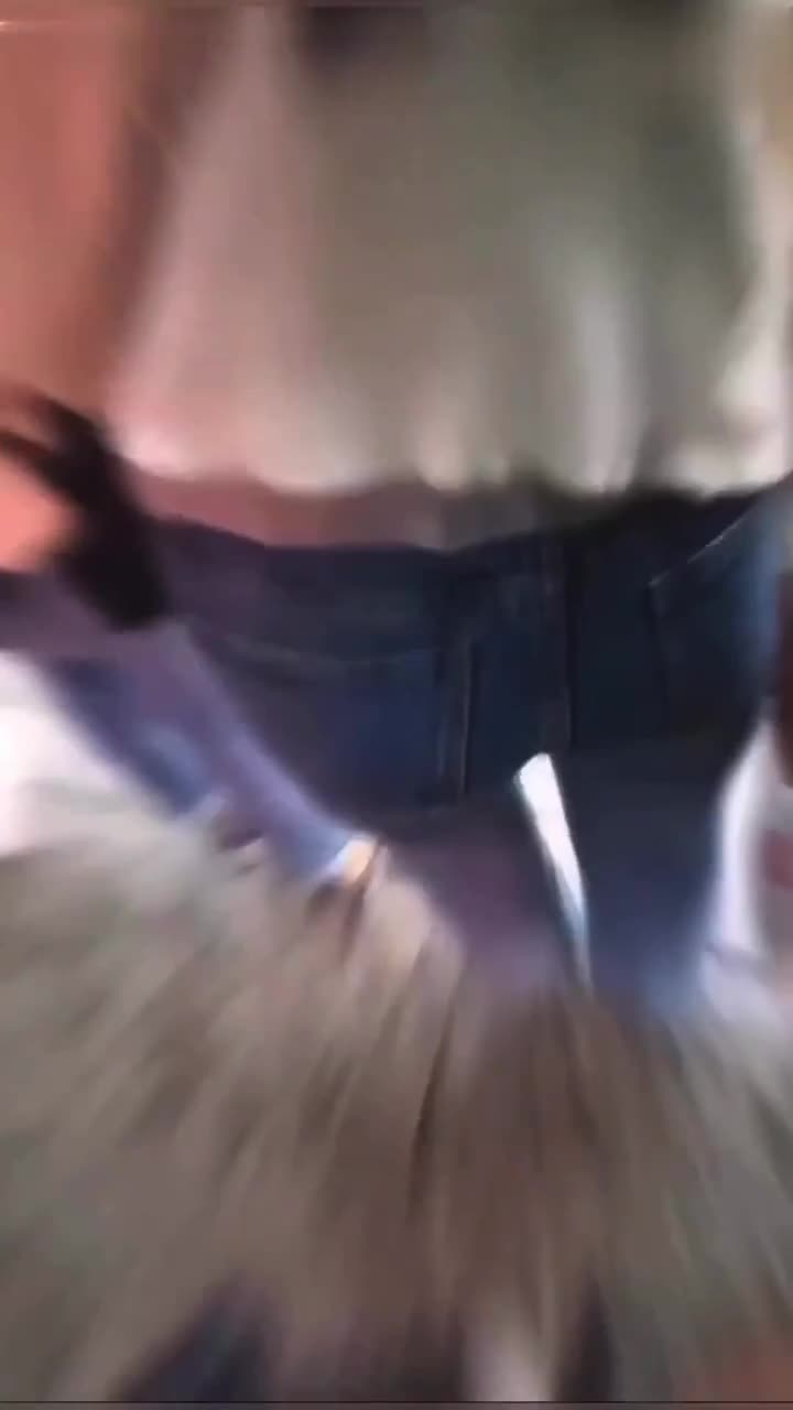 【最新流出地铁顶摸街射】精液射手上被发现，还闻了一下0：11：26_ev.mp4