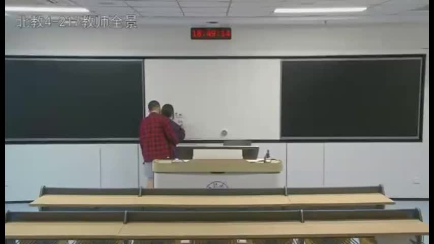 浙江大学一对情侣在教室激情做爱！这么大胆？.mp4