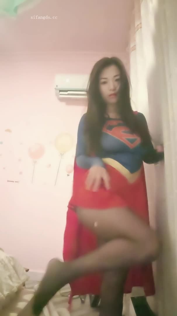 开裆油亮黑丝长筒靴超人自慰白浆喷尿.mp4