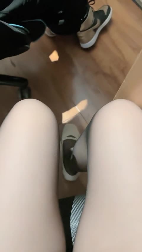 黑丝少女网吧直播勾引小伙偷情做爱，骚话勾引带回酒店直接无套开操，大哥你慢点，我下面好痒，慢点插进来哥哥，啊啊啊好大好舒服哥哥.mp4