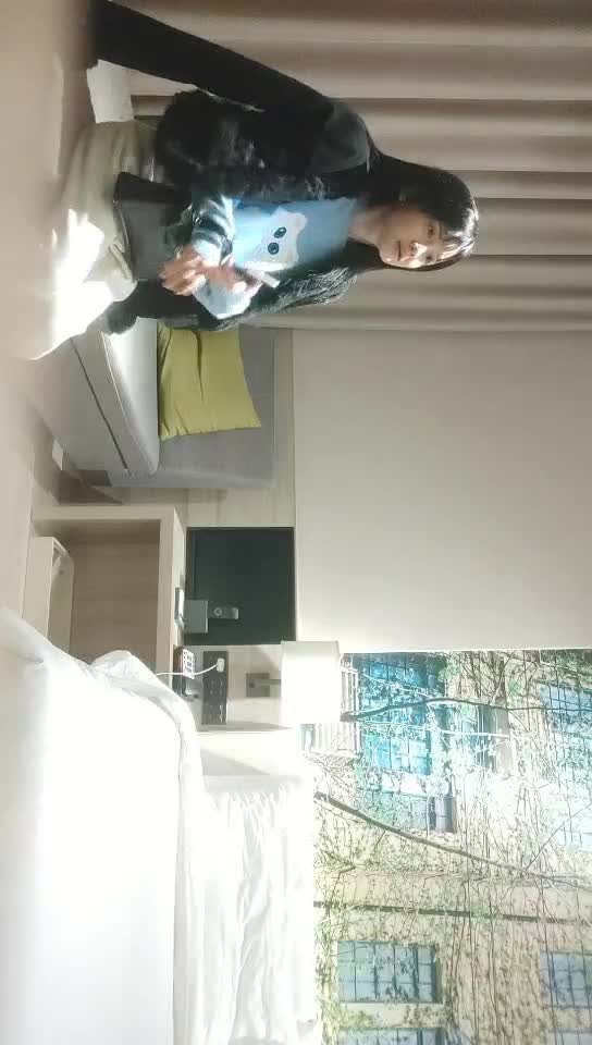 2022_1_3，【我是探索者】，纯素颜学生妹，数钞票的样子真专注，爱干净有洁癖，刷牙才口交，娇小玲珑端起来干征服感满满.mp4