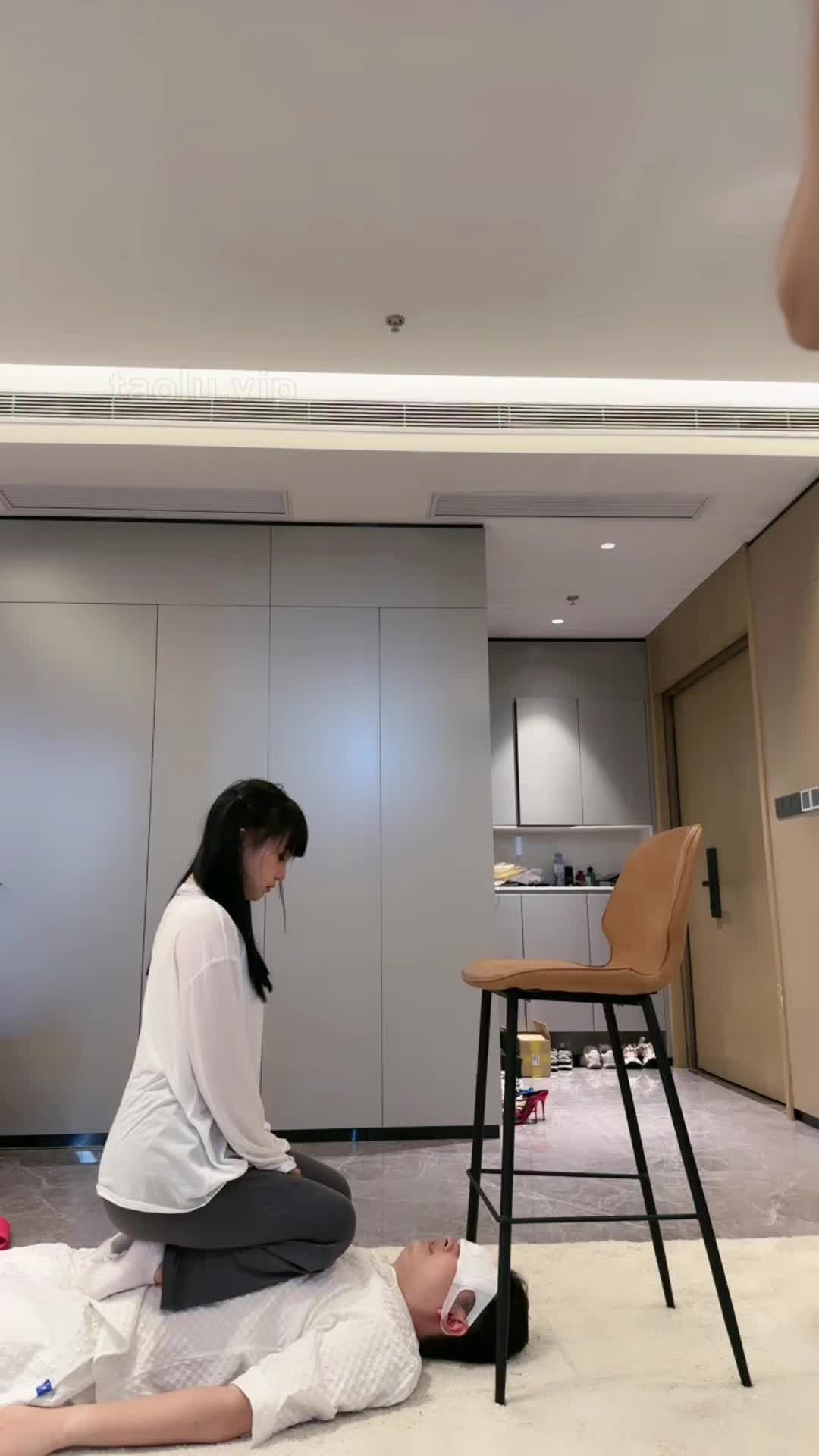 套路直播 梅美子调教狗奴合集 (2).mp4