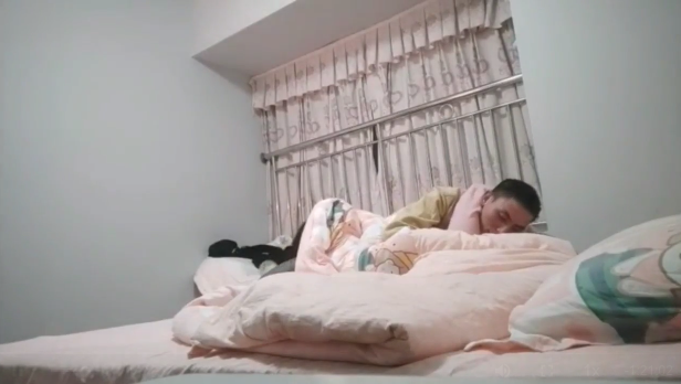 最真实换妻，两对朴实夫妻在家激情性爱，吸奶舔逼