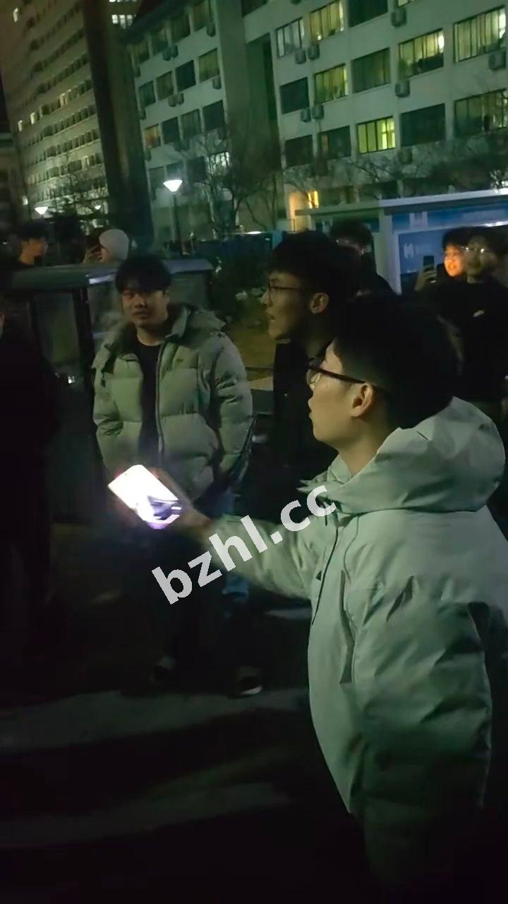 山东外事职业大学大三学生偷外卖翻车 多次偷盗被同学堵现场 全校围观！