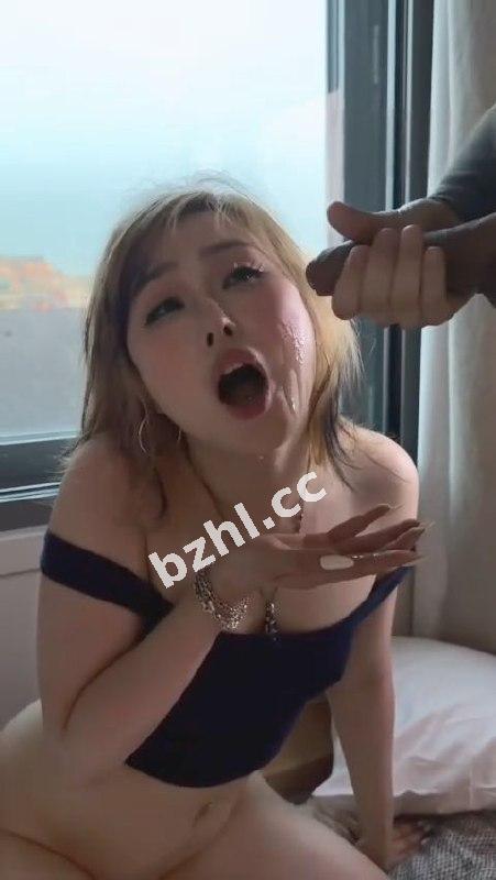 推特阿黑颜女神 噗噗 第一次给老公戴绿帽 被好兄弟操到腿软