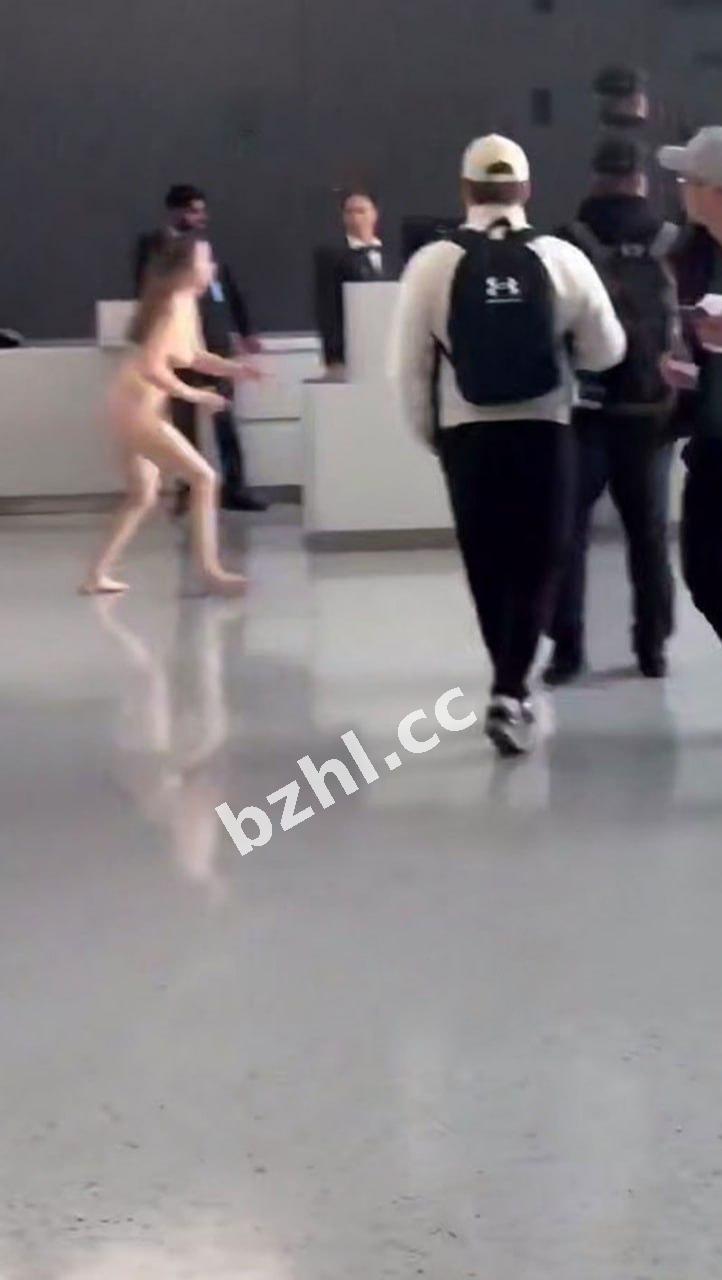 模特小娜机场脱光狂砸，自称女神咬人惊全场！（扒姐）