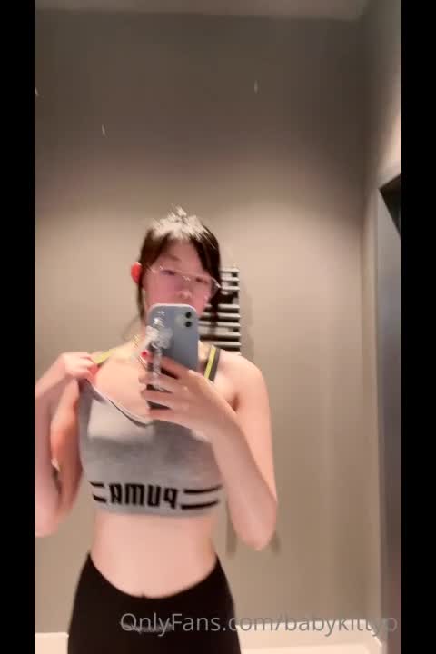 网黄babykittyp  反差婊，颜值美女极品身材，付费订阅福利内容，反差骚气十足.mp4