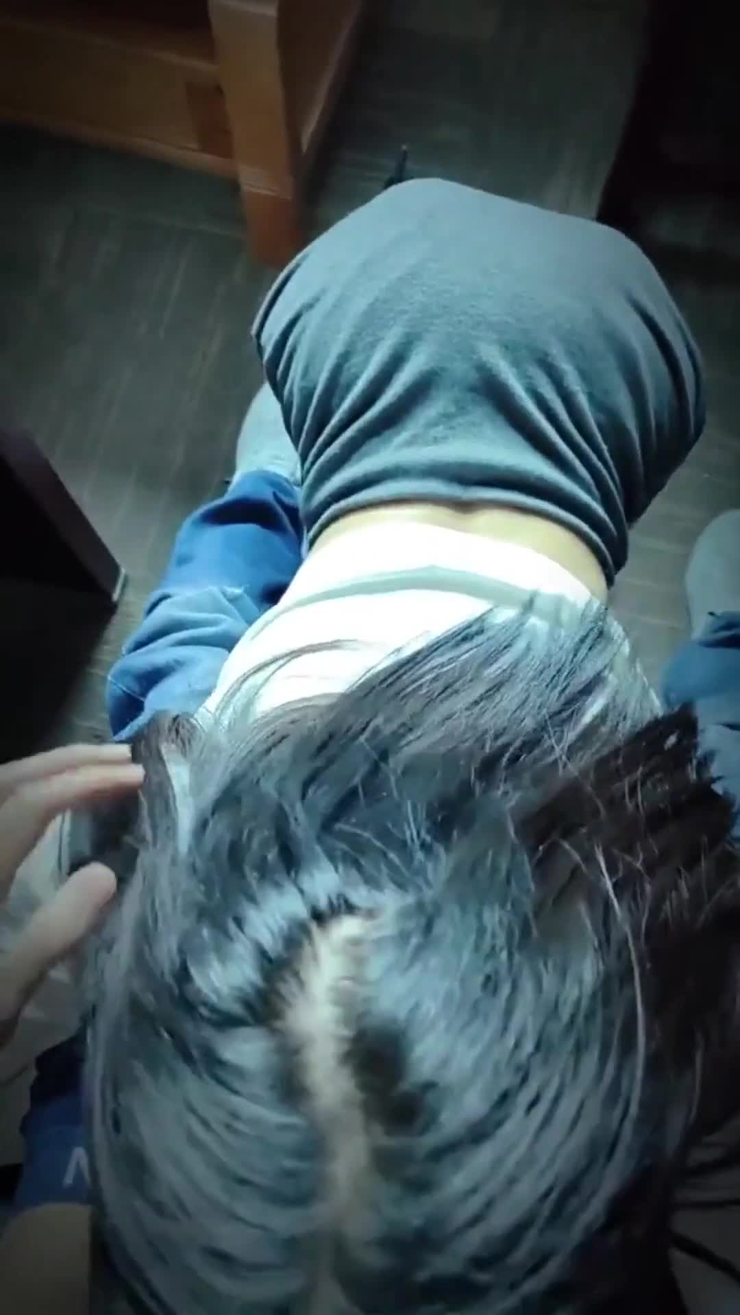 高颜值黑丝美眉,啊啊爸爸不要轻点,嘘小声点别人听到,在办公室被小哥哥无套输出,叫太大声差点被发现.mp4