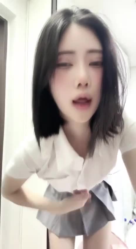 【极品泄密流出】高颜值校花级窈窕女神也逃不过沦为土豪的玩物搔首弄姿尽情玩弄爆肏.mp4