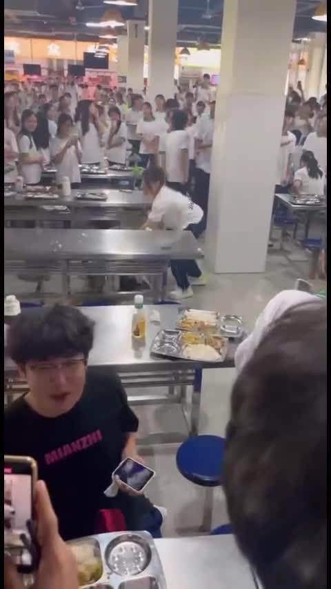 澄海职校 学生小妹干架.mp4
