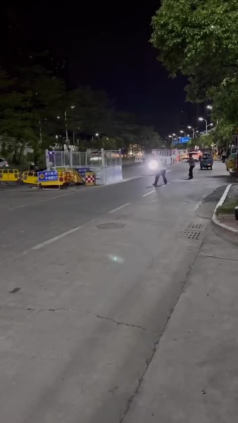 广州市 无牌宝马 冲卡事件.mp4