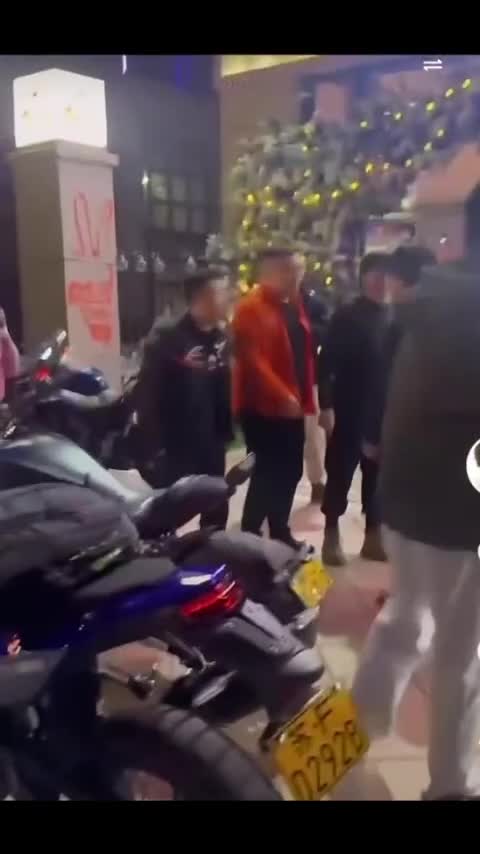 笑面虎【徐聪聪】全网喷底裤都被扒出 拱火的是他 死的却是锁猴哥 坐牢的是小米车主.mp4