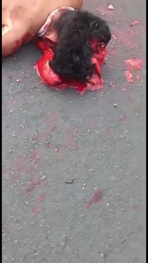 血腥！下辈子打车吧 ！车祸爆头.mp4